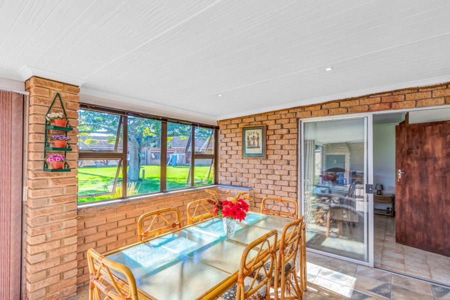 To Let 4 Bedroom Property for Rent in Brenton On Lake Western Cape